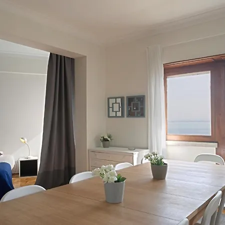Fuer 19 Personen Und 1 Kind In Lissabon, Regio De Costa De - B58256