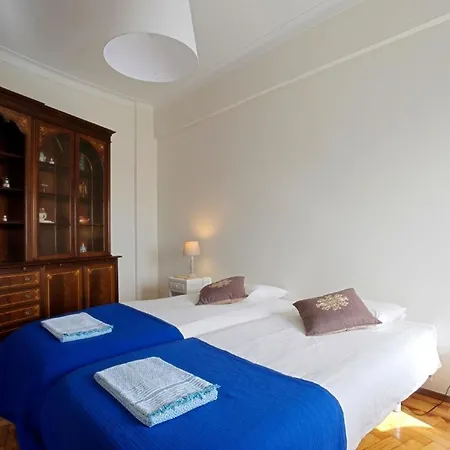 Apartment Fuer 19 Personen Und 1 Kind In Lissabon, Regio De Costa De - B58256