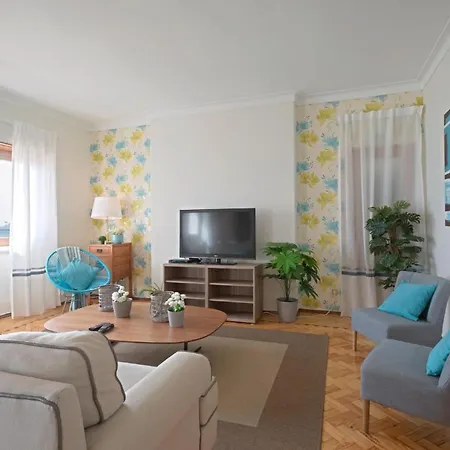 Apartment Fuer 19 Personen Und 1 Kind In Lissabon, Regio De Costa De - B58256