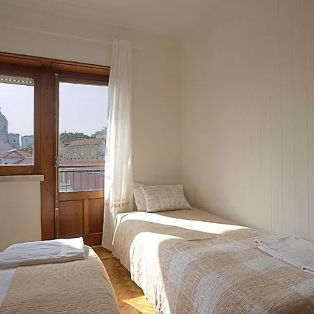 Fuer 19 Personen Und 1 Kind In Lissabon, Regio De Costa De - B58256 *
